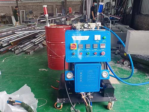 聚氨酯專(zhuān)用發(fā)泡機(jī) 防盜門(mén)夾層灌注(圖2) Q2600D防盜門(mén)夾層灌注聚氨酯專(zhuān)用發(fā)泡機(jī)
