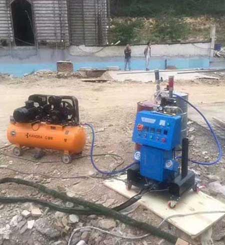 硬泡聚氨酯噴涂機保溫層(圖1) Q2600硬泡聚氨酯噴涂機